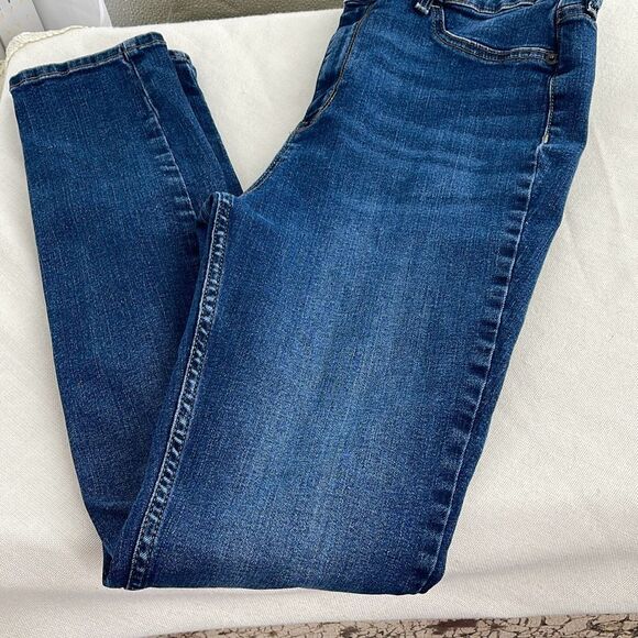Free People size 31R or size 8 high rise jeans - Picture 8 of 9
